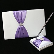 chic, livre d'or de mariage et un stylo mis en satin lilas avec ceinture et strass