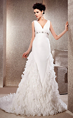 a-line V-Ausschnitt Gericht Zug Satin und Chiffon Hochzeitskleid