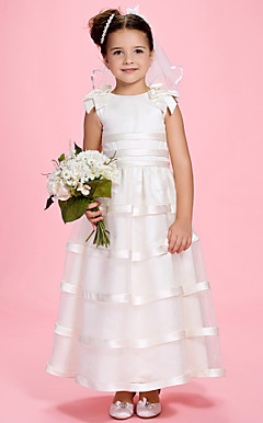 uma linha de jóias do tornozelo-comprimento organza sobre cetim vestido da menina flor