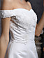  une ligne de hors-la-épaule tribunal train robe de mariée en satin