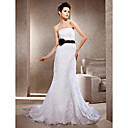 Trumpet/Mermaid Strapless Court Train Lace Wedding Dress