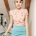 Donna in volant Camicia con Perle