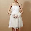 Delicate Net Fingertips Wrist Length Wedding Gloves With Flower