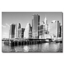 Affiche encadrée paysage portuaire à southstreet b & w par Harold Silverman - bâtiments et paysages urbains